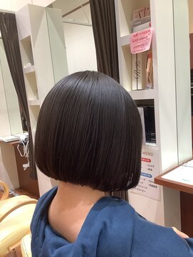 小顔丸み黒髪ゆるふわAラインボブ