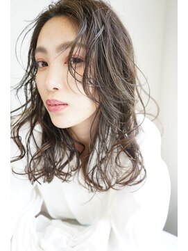 イーナ(17 HAIRMAKE&NAIL) 【土佐堀１７】麗しセミロング
