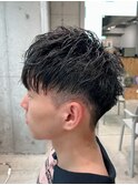 高め刈り上げの前下がりショート