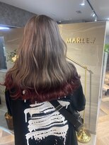 マーレ(MARLE./) グレー×レッド裾カラー