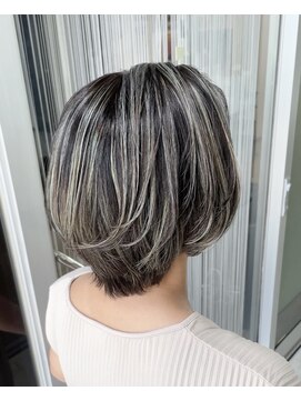 トータルビューティーステラ(TOTAL BEAUTY STELLA) 白髪もプリンもわかりにくい白髪ぼかしコントラストハイライト