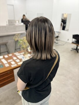 エルメ クラマエ(Elme) バレイヤージュ×切りっぱなしボブ