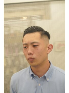 オブヘアーギンザ(Of HAIR GINZA) カット　パーマ　フェード　シェービング　ヘッドスパ