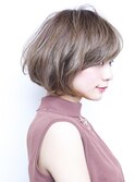 前下がりミディアムボブヘアー