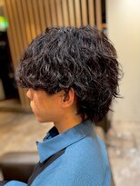ハレ ヘアサロン(Hale hair salon)&nbsp;Hale刈り上げセンターパート波巻きツイストスパイラルパーマ原宿