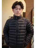 エディ(Edy)&nbsp;センターパートカルマヘアニュアンスパーマ韓国ヘア眉毛カット