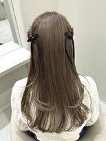 ニモ(NIMO.) ピンクベージュロング/ハイトーンカラー