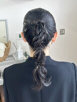 オウン(AUN) タイト編みおろしポニー