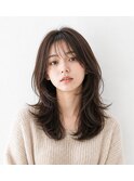 抜け感ミディアムレイヤー
