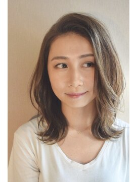 ザハンズ(the hands) ミディアムレイヤースタイル