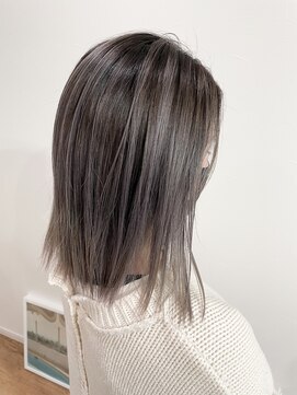 キュー(cue) 【cue】バレイヤージュで作るシルバーグレージュ