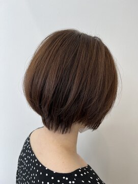 セラ(SERA) 大人可愛い前下がりひし形小顔ゆったりショートボブ