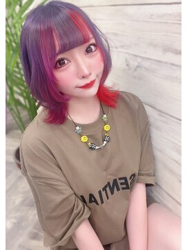 カプセル シンジュク(CAPSULE) ☆CAPSULE☆インナーカラーレッド＆パープル。ウルフカット