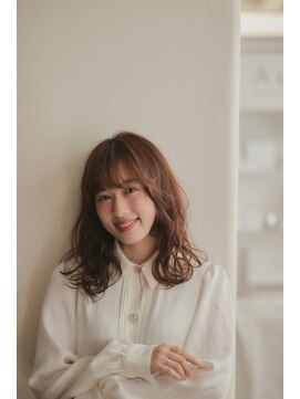 ヘアリラクゼーション クインズベリー(Hair Relaxation Queen's Berry) ゆるふわくびれミディアム×透明感ブラウン