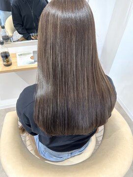 リノ(Lino) ハイライト馴染ませ/グレージュ/ストレートヘア