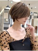 40代からの品格ショート。小顔見え×首長効果◎