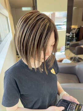 ヘアーメイク グレース 本店(HAIR MAKE GRACE) ぱっつんボブ × ブリーチハイライト