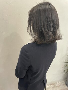 ラテ ヘア リリィ(latte hair lily) 大人可愛い/外はねボブ/グレージュ