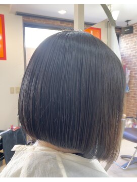 カットハウス はさみの部屋 前下がりボブ・縮毛矯正ストレート