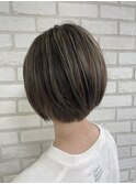 ハイライト×丸みショートボブ