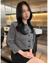 ブルーブラック_オリーブベージュレイヤーカットウェットヘア