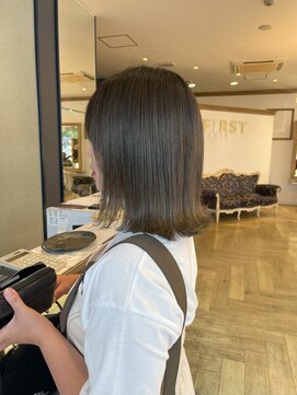 コワファースト 大分(COIFF1RST) ぱつっと切りっぱなしボブのベージュカラー