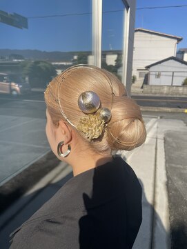 アム(am) タイトシニヨン