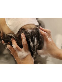 【初回人気No1】《プロのヘッドキュアで理想の髪へ！》美容室とは違う驚きを。まずは体験してみませんか？