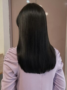 イルフレール(ill frere) ぱつっと　顔まわりレイヤー　暗髪　透明感　中津　梅田