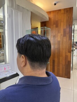 クオリス 赤塚店(QUALIS) 大人メンズ◎刈り上げセンターパート×パーマなしショート