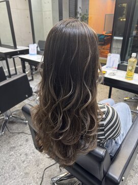 パヌポン(PANUPON) ダブルカラーケアブリーチグレーハイライトバレイヤージュ