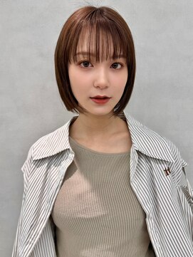 柔らかい艶が映えるナチュラルショートボブ