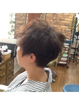 スターベリーズ ヘアデザイン(star beleiz) クセ毛を活かしたパーマ風ショート