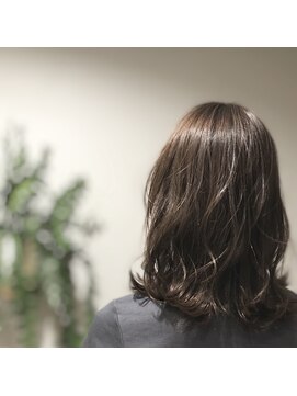 ウィーク 梅田(UiiC) グレージュスタイル