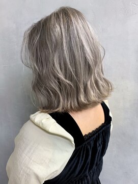 アイティー バイ アルバム 中野店(IT by ALBUM) ホワイトグレー_くびれミディイヤリングカラー_ba318521