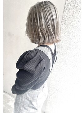 ヘアーアンドアトリエ マール(Hair&Atelier Marl) 【Marl】ホワイトベージュカラー×外ハネ