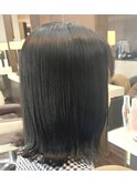 外ハネミディアム黒髪暗髪大人可愛い艶髪ストレートヘア