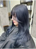 ネイビーカラーにワンカールで決まるレイヤー