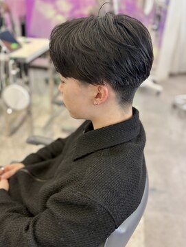 ユーフォリア 渋谷グランデ(Euphoria SHIBUYA GRANDE) 刈り上げセンターパート　韓国風　マッシュ　MOMO