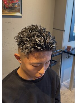 リベラル 天神(LIBERAL) 極道パーマホワイトメッシュ