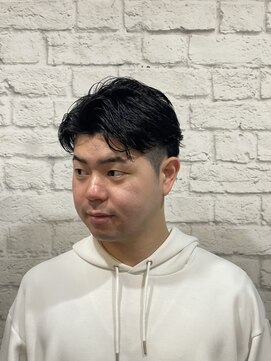 グレイスフル バーバープラチナム 六本木店(Graceful Barber platinum) ツーブロックナチュラルサイドパート