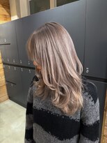 ベイショア(Bay Shore NY)&nbsp;ホワイトベージュホワイトグレーレイヤーカットくびれレイヤー