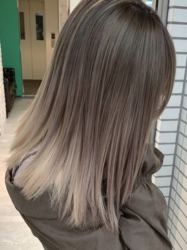 グロウ 上野御徒町(grow) 耳かけ/フォギーベージュ/マッシュウルフ/外ハネ[上野/御徒町]