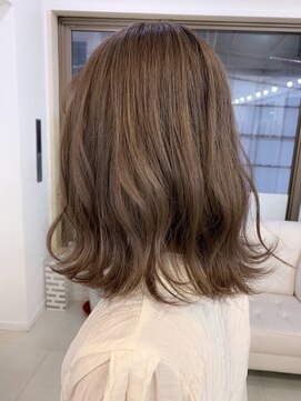 クラン 岡本(Chlan) 透け感艶カラー★ナチュラルモードのミディアムヘア