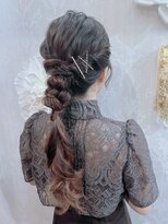 結婚式 お呼ばれ 編みおろしポニーテール×ヘアピン