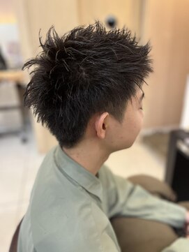 カール 鶴川店(K：R) ショート/ツーブロック/刈り上げ/フェード/スパイキーショート