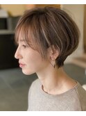女性らしいハンサムショート× 透明感カラー