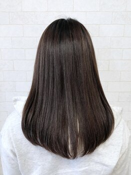 髪に優しいナチュラルストレートで、今までにない柔らかな質感と指通りへと導きます◎毎朝のセットも簡単♪