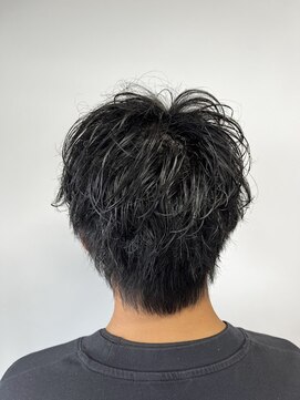 イッヒ 茅ヶ崎(IHHI) 無造作なのに清潔感。ゆるウェーブマッシュショート