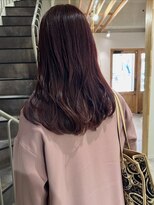 カミエ(kamie)&nbsp;ロングヘアをピンクに染めて透明感を引き出す